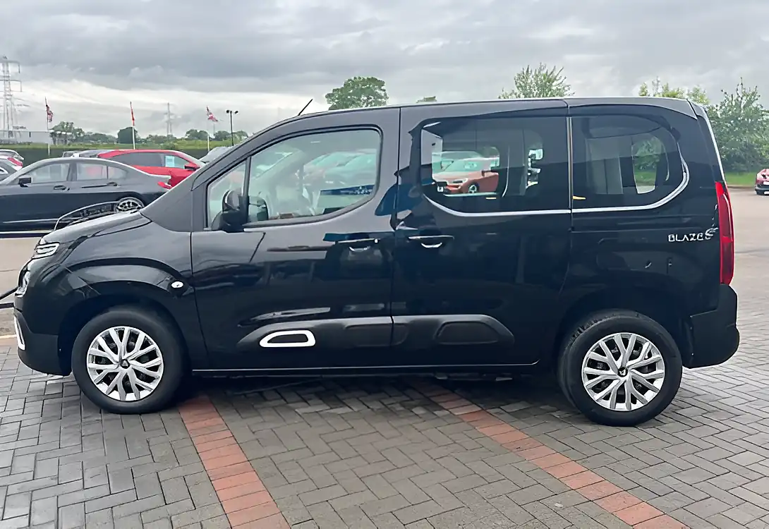 Used 2021 Citroen Berlingo Feel M Black - Interior and Exterior details 11