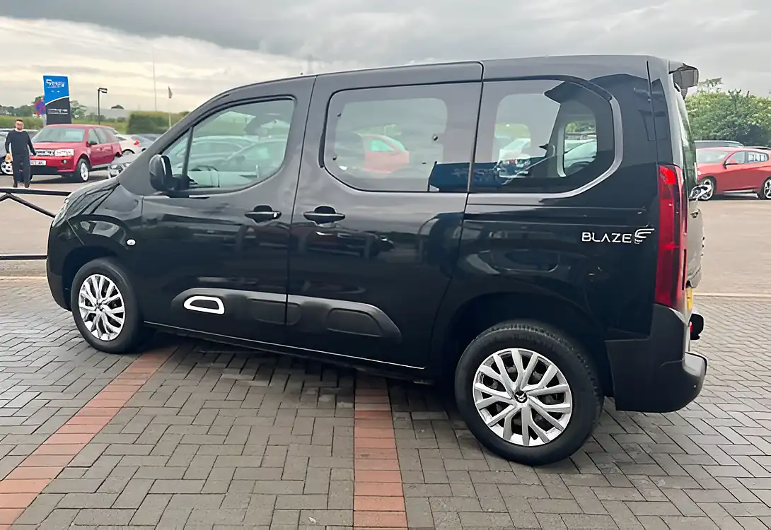 Used 2021 Citroen Berlingo Feel M Black - Interior and Exterior details 12