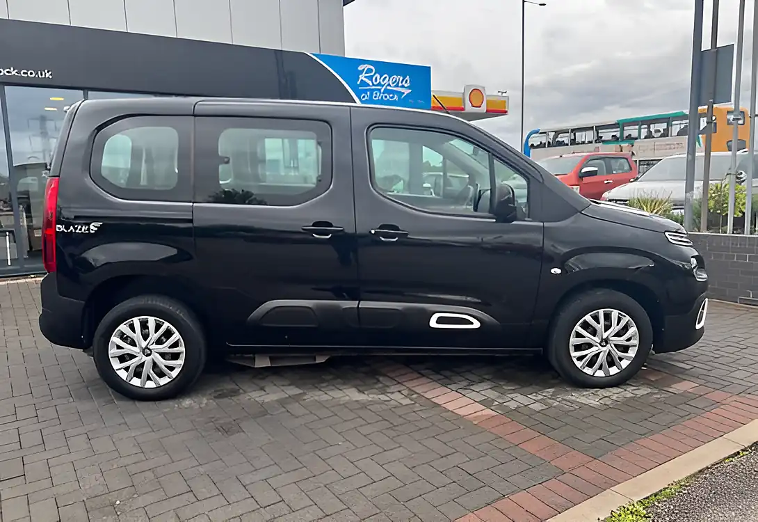 Used 2021 Citroen Berlingo Feel M Black - Interior and Exterior details 5