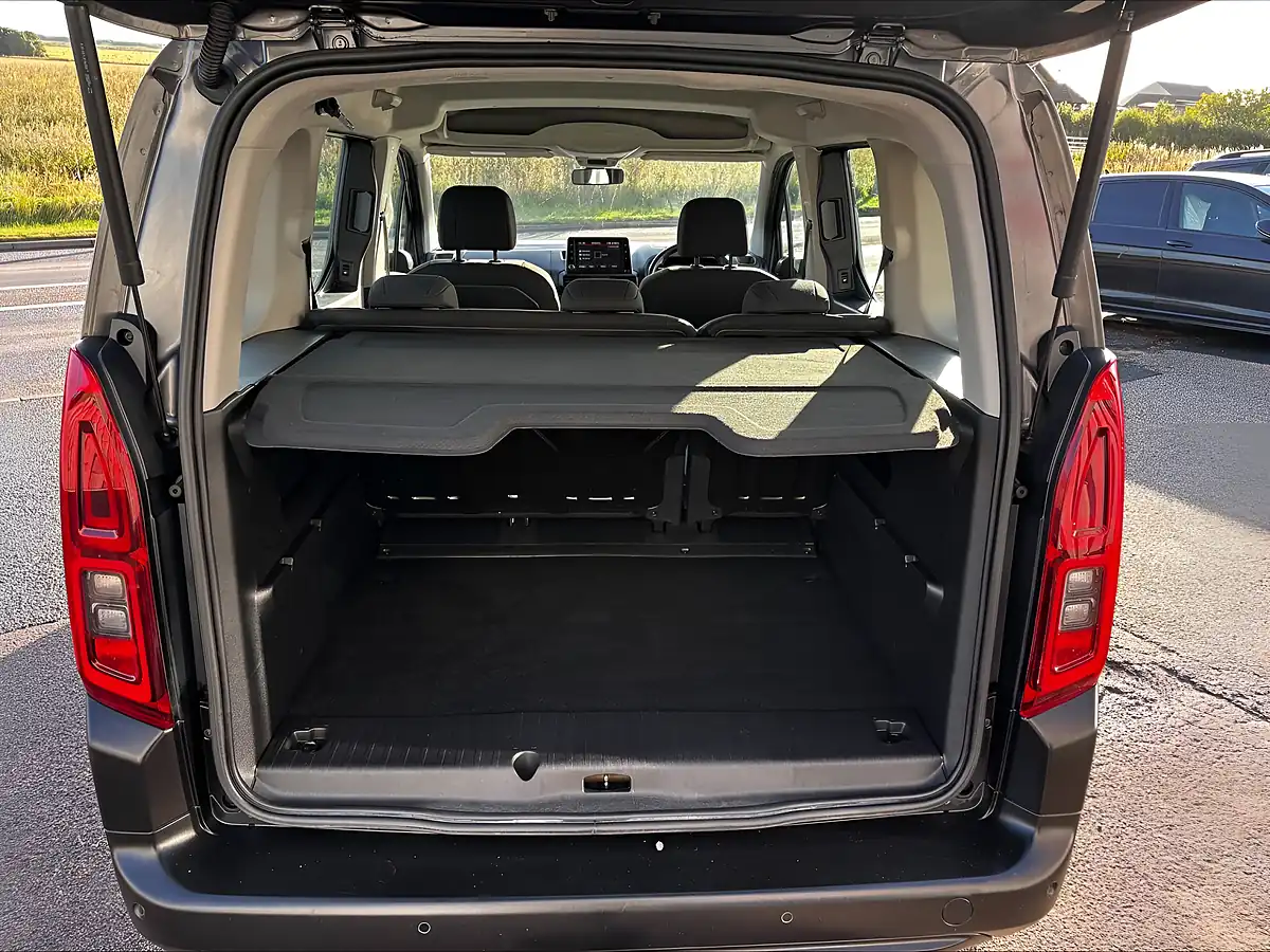 Used 2021 Citroen Berlingo Flair Grey - Interior and Exterior details 10