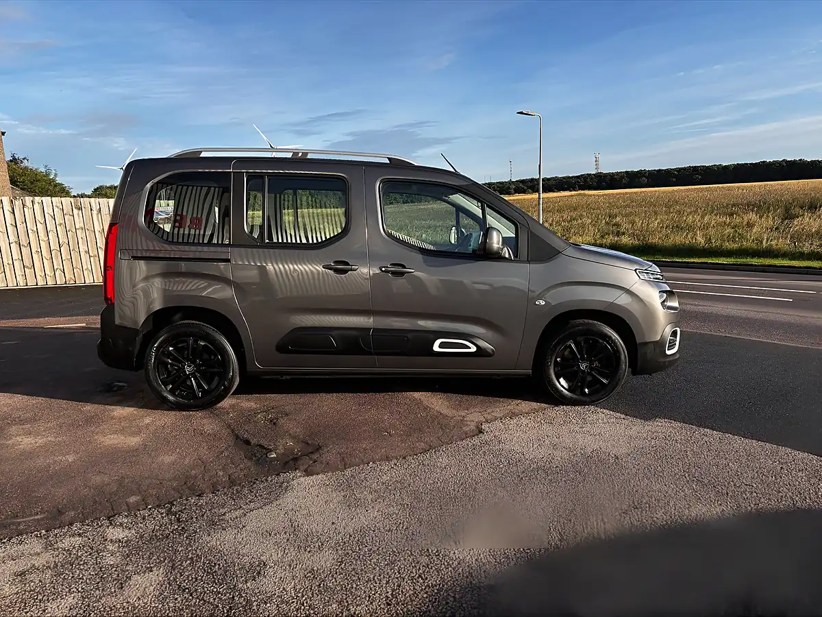 Used 2021 Citroen Berlingo Flair Grey - Interior and Exterior details 8