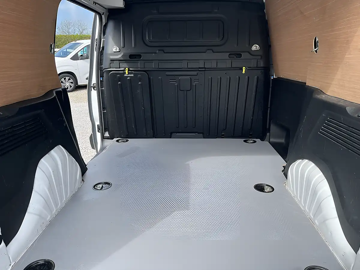 Used 2021 Citroen Berlingo Worker M White - Interior and Exterior details 18