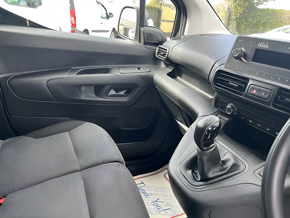 Used 2021 Citroen Berlingo Worker M White - Interior and Exterior details 3