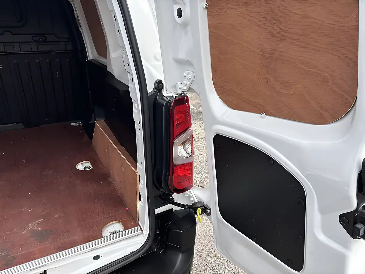 Used 2021 Citroen Berlingo X M White - Interior and Exterior details 14