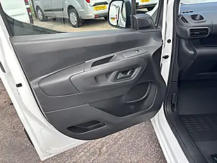 Used 2021 Citroen Berlingo X M White - Interior and Exterior details 16