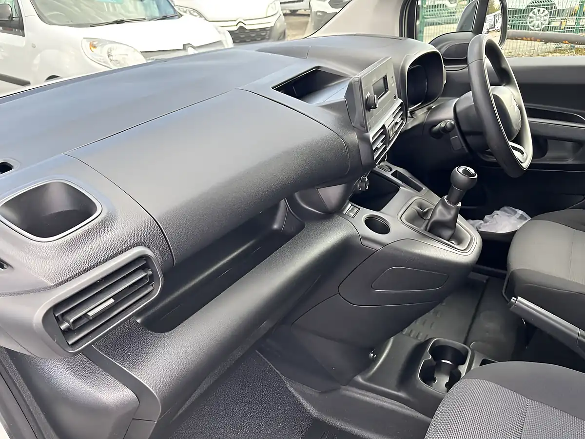 Used 2021 Citroen Berlingo X M White - Interior and Exterior details 17