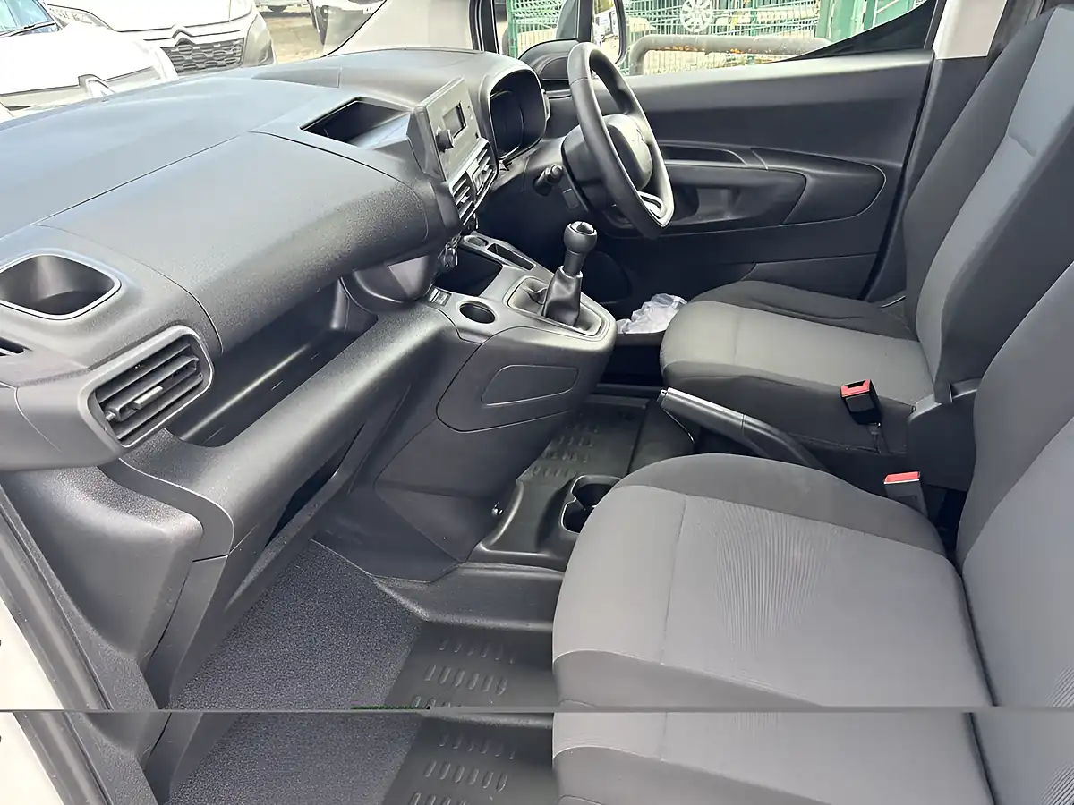 Used 2021 Citroen Berlingo X M White - Interior and Exterior details 20