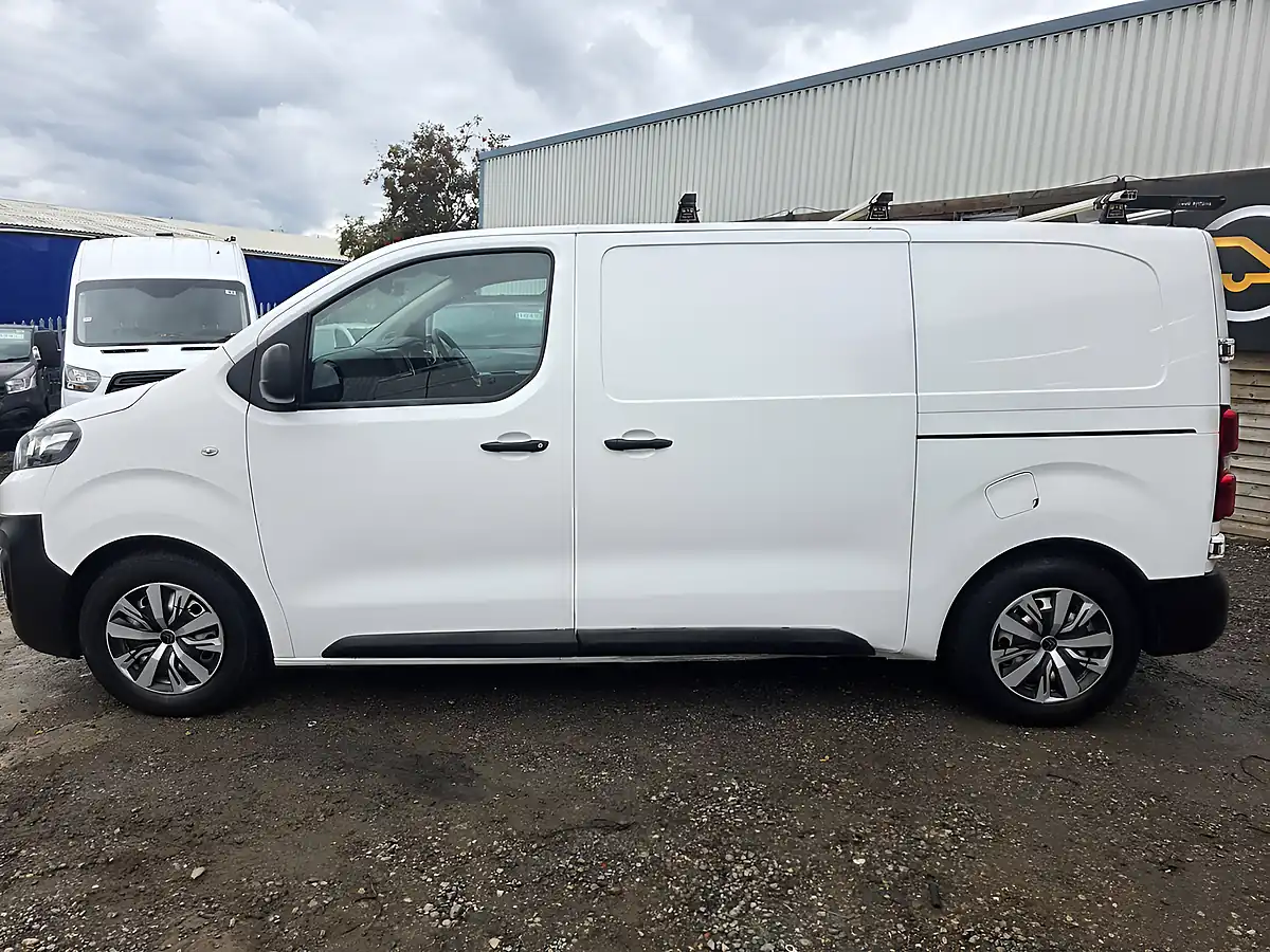 Used 2021 Citroen Dispatch Enterprise M White - Interior and Exterior details 10