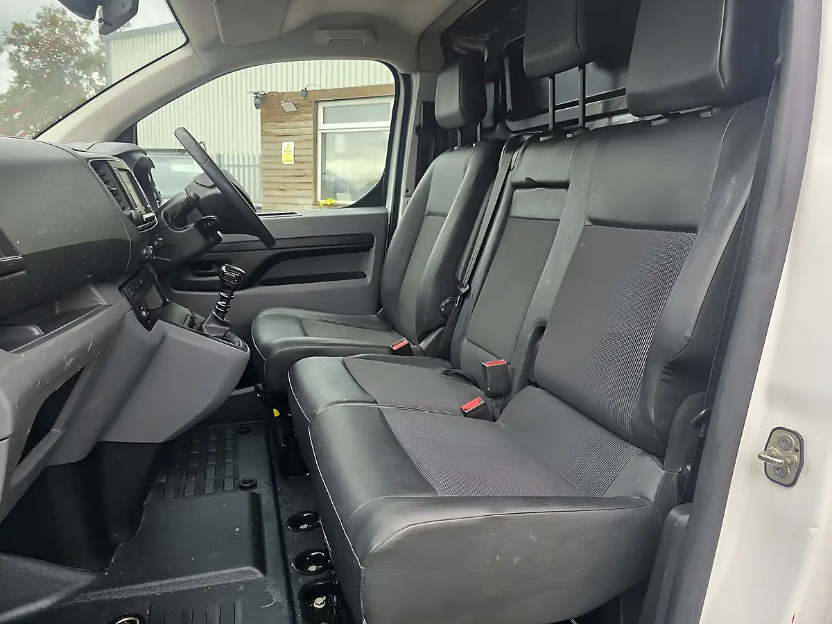 Used 2021 Citroen Dispatch Enterprise M White - Interior and Exterior details 15