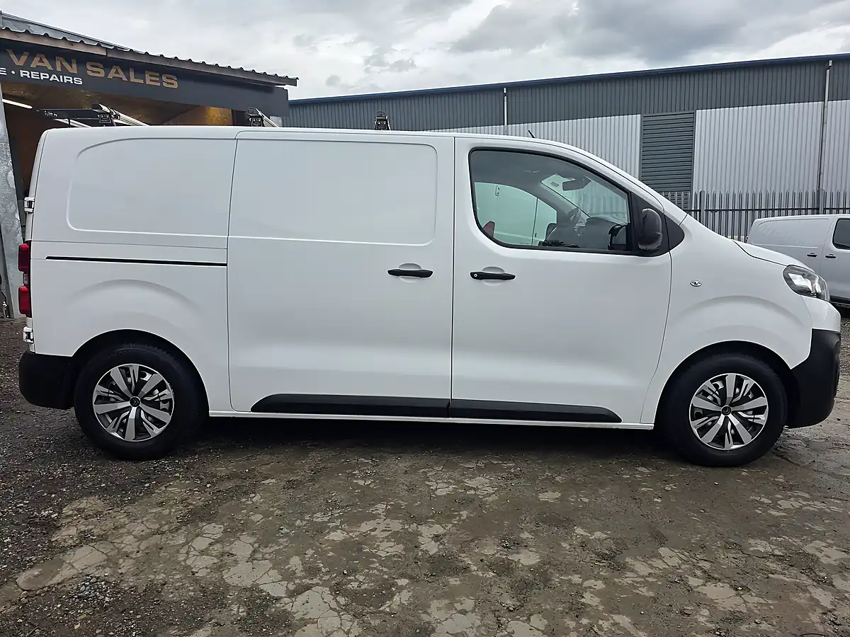 Used 2021 Citroen Dispatch Enterprise M White - Interior and Exterior details 7