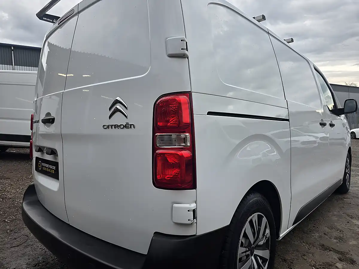 Used 2021 Citroen Dispatch Enterprise M White - Interior and Exterior details 9