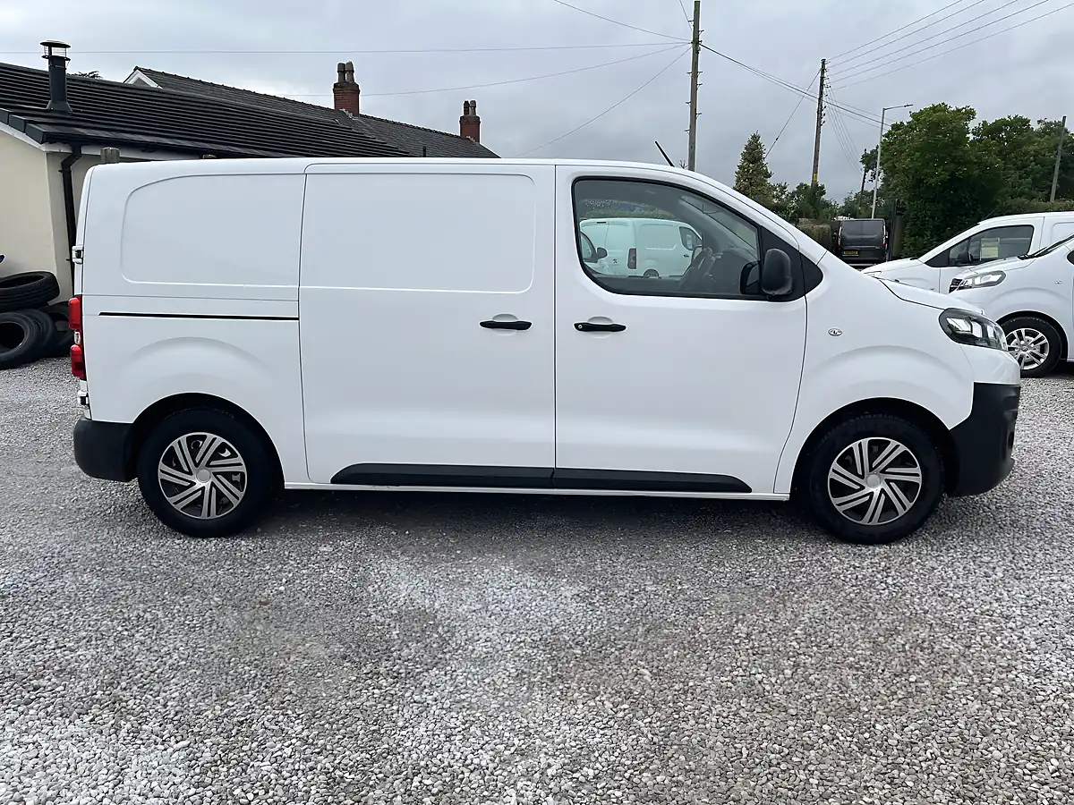 Used 2021 Citroen Dispatch Enterprise M White - Interior and Exterior details 12