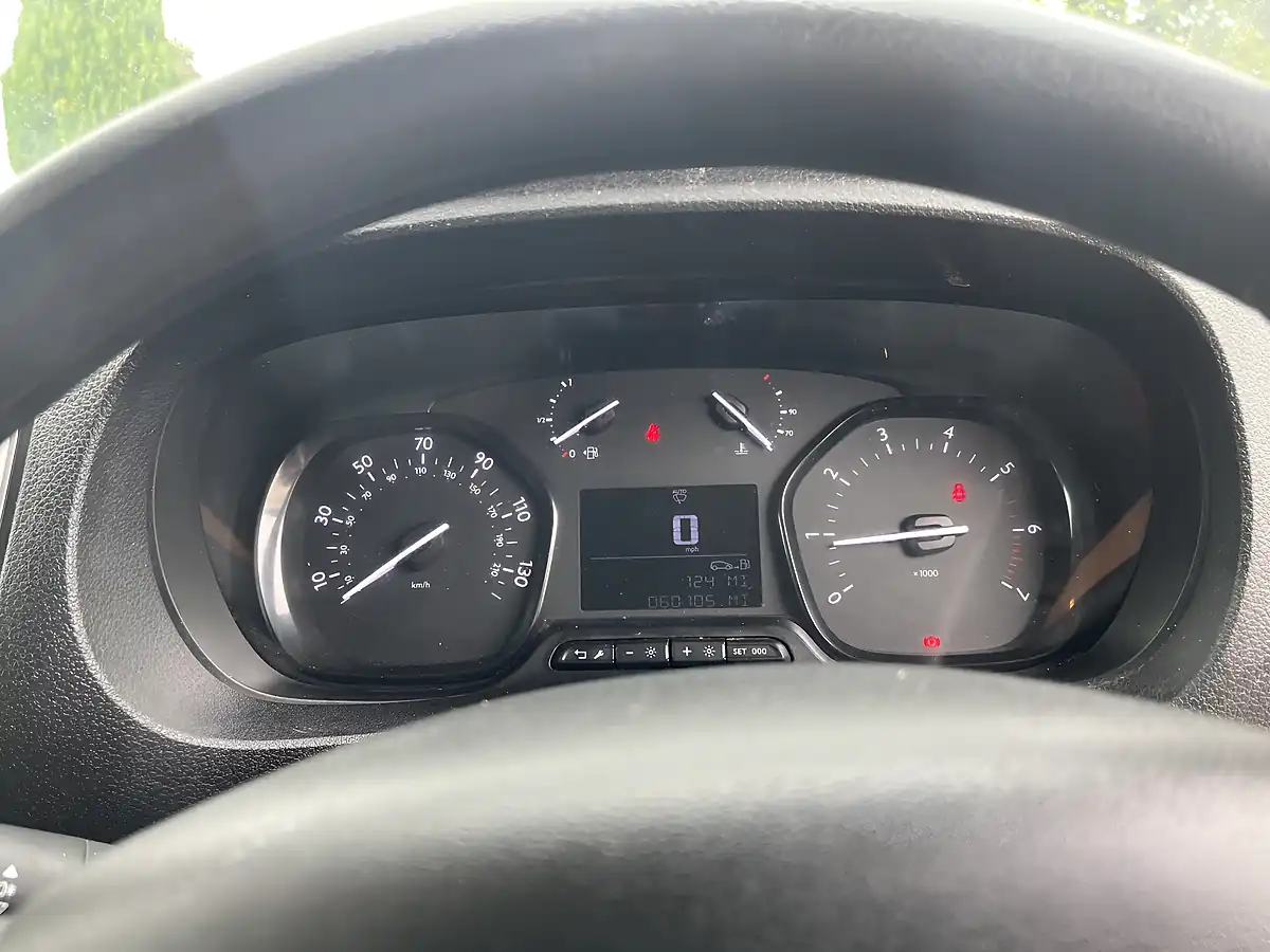Used 2021 Citroen Dispatch Enterprise M White - Interior and Exterior details 13