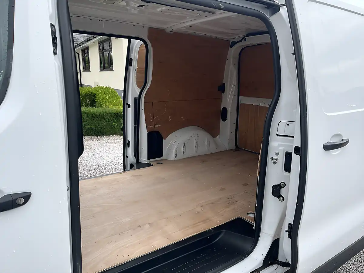 Used 2021 Citroen Dispatch Enterprise M White - Interior and Exterior details 19