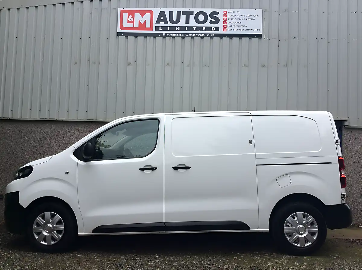 Used 2021 Citroen Dispatch Enterprise M White - Interior and Exterior details 4