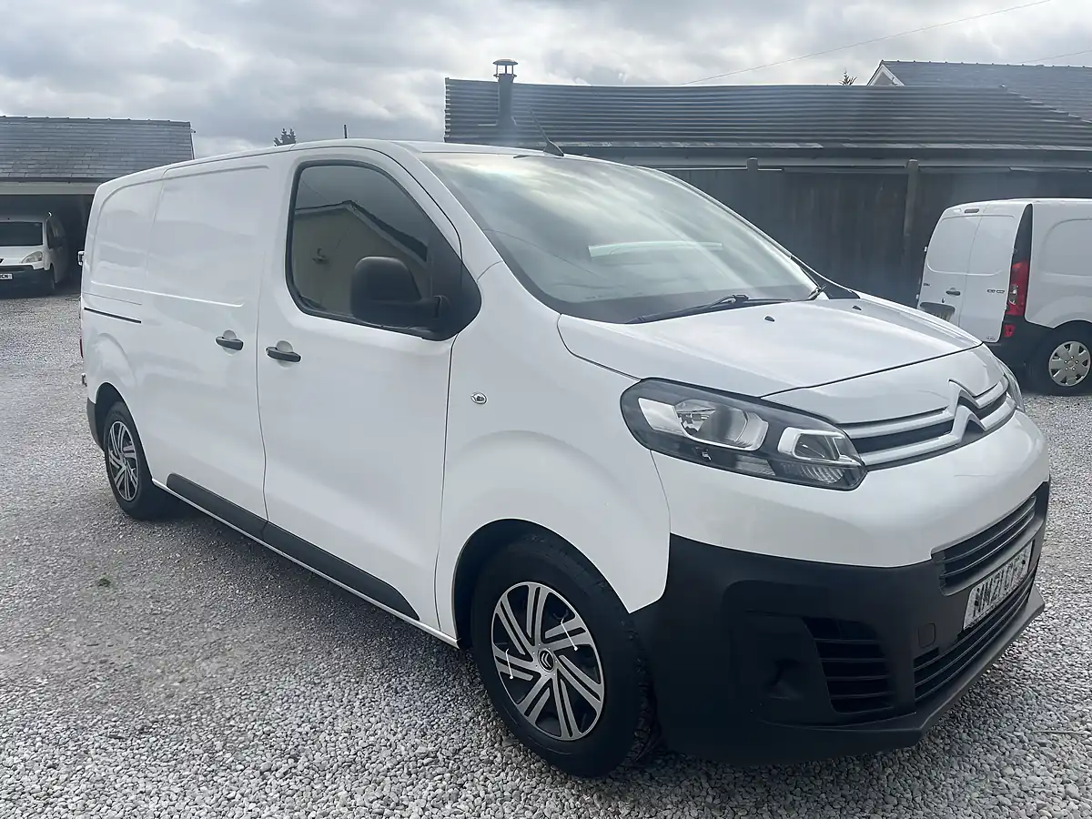 Used 2021 Citroen Dispatch Enterprise M White - Front View