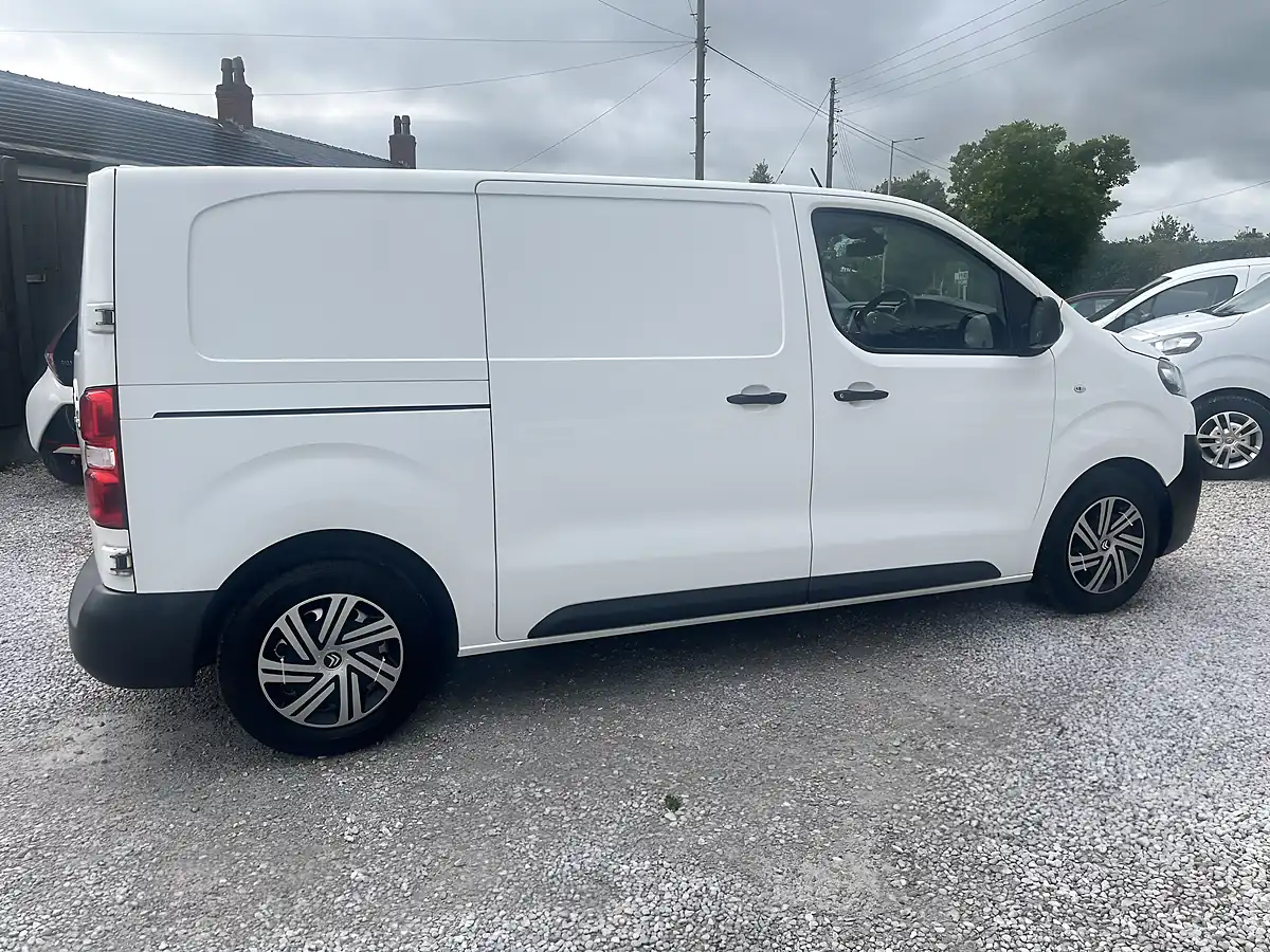Used 2021 Citroen Dispatch Enterprise M White - Interior and Exterior details 12