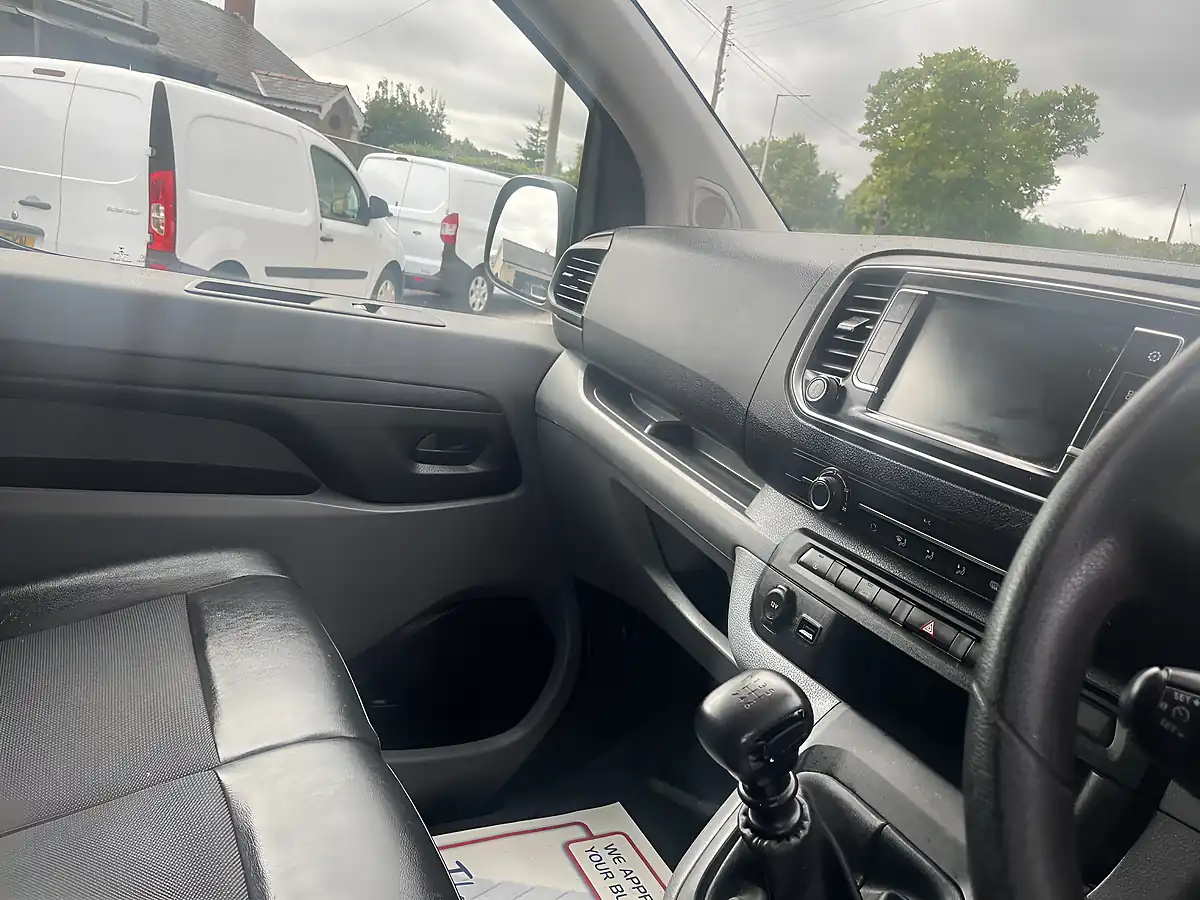Used 2021 Citroen Dispatch Enterprise M White - Interior and Exterior details 16