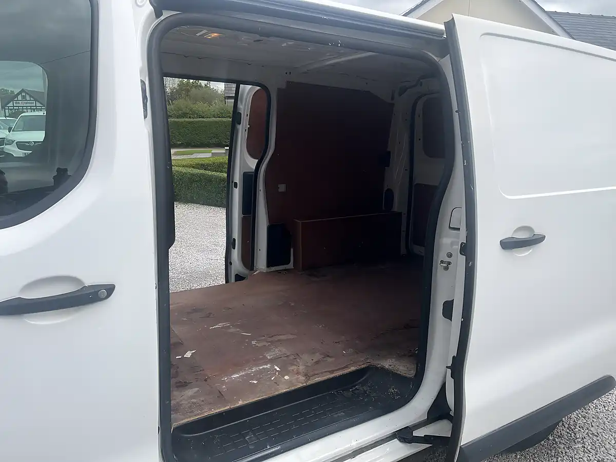 Used 2021 Citroen Dispatch Enterprise M White - Interior and Exterior details 19