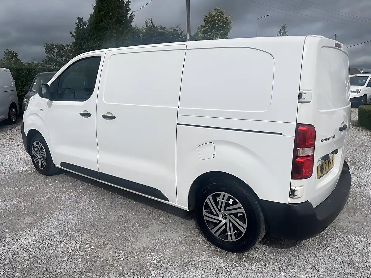 Used 2021 Citroen Dispatch Enterprise M White - Interior and Exterior details 9
