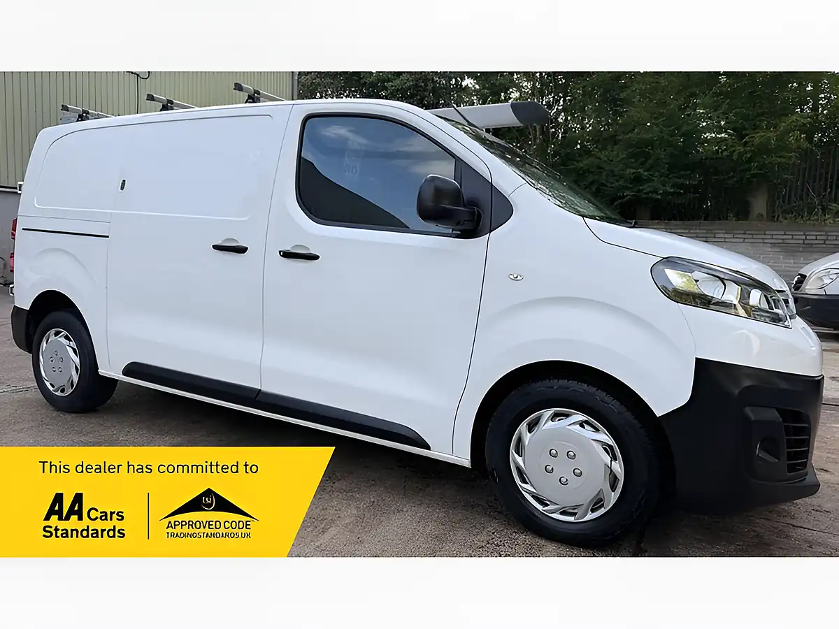 Used 2021 Citroen Dispatch Enterprise M White - Front View