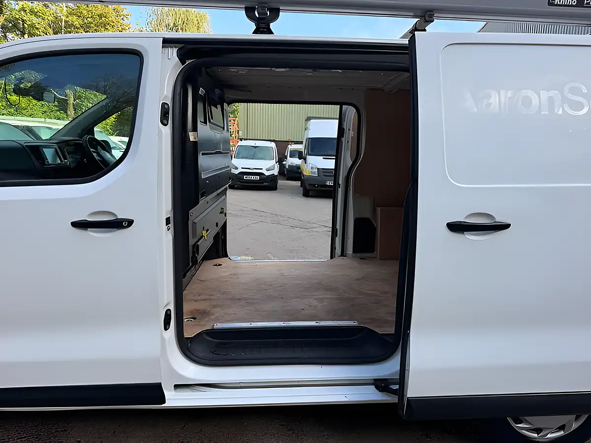 Used 2021 Citroen Dispatch Enterprise M White - Interior and Exterior details 13