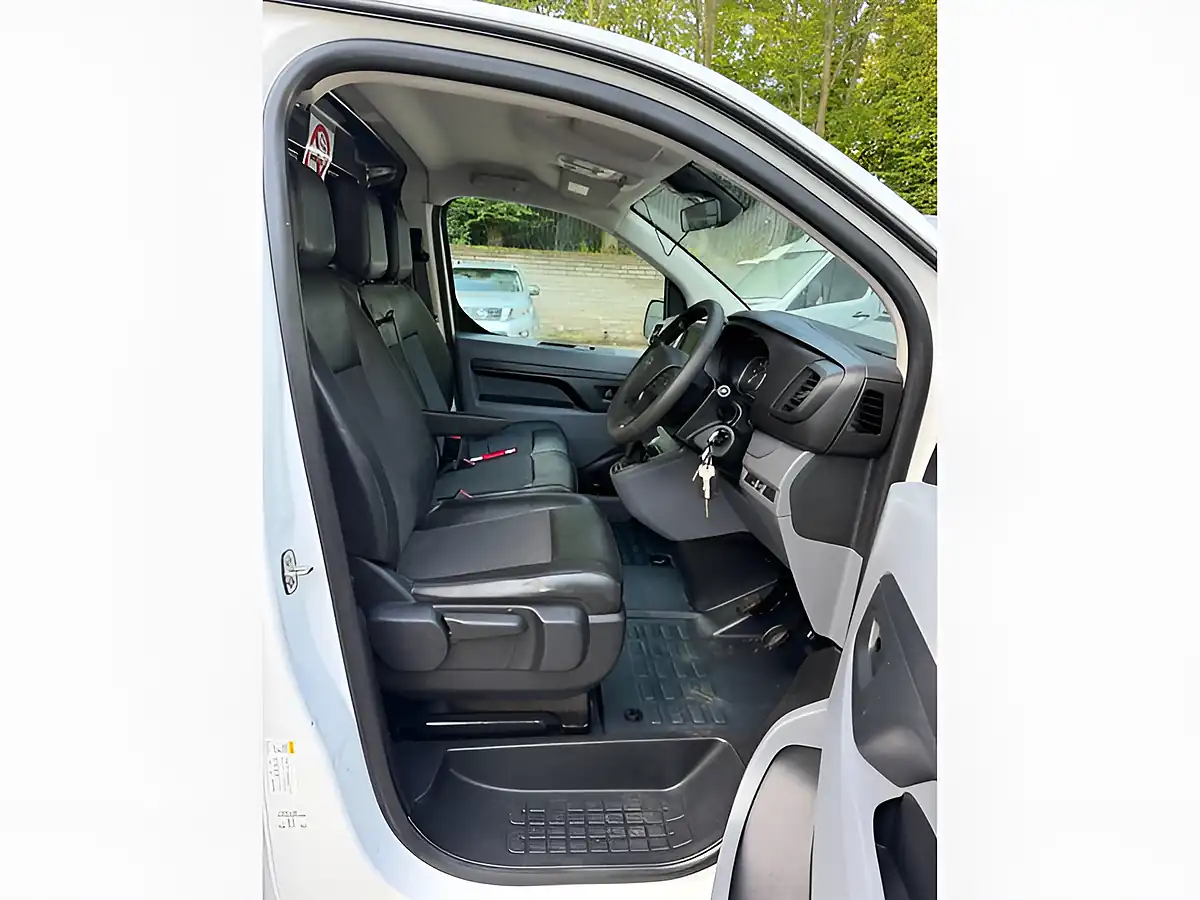 Used 2021 Citroen Dispatch Enterprise M White - Interior and Exterior details 15