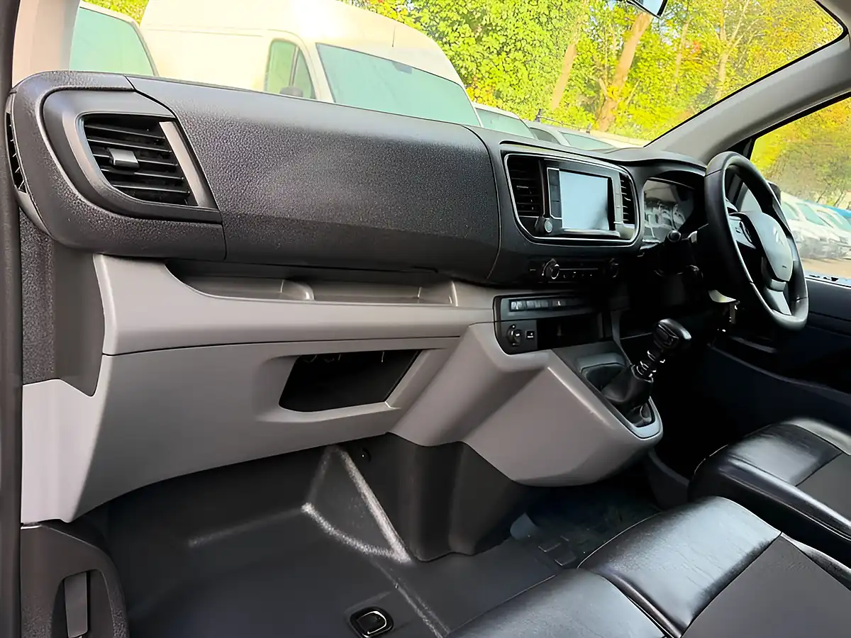 Used 2021 Citroen Dispatch Enterprise M White - Interior and Exterior details 19