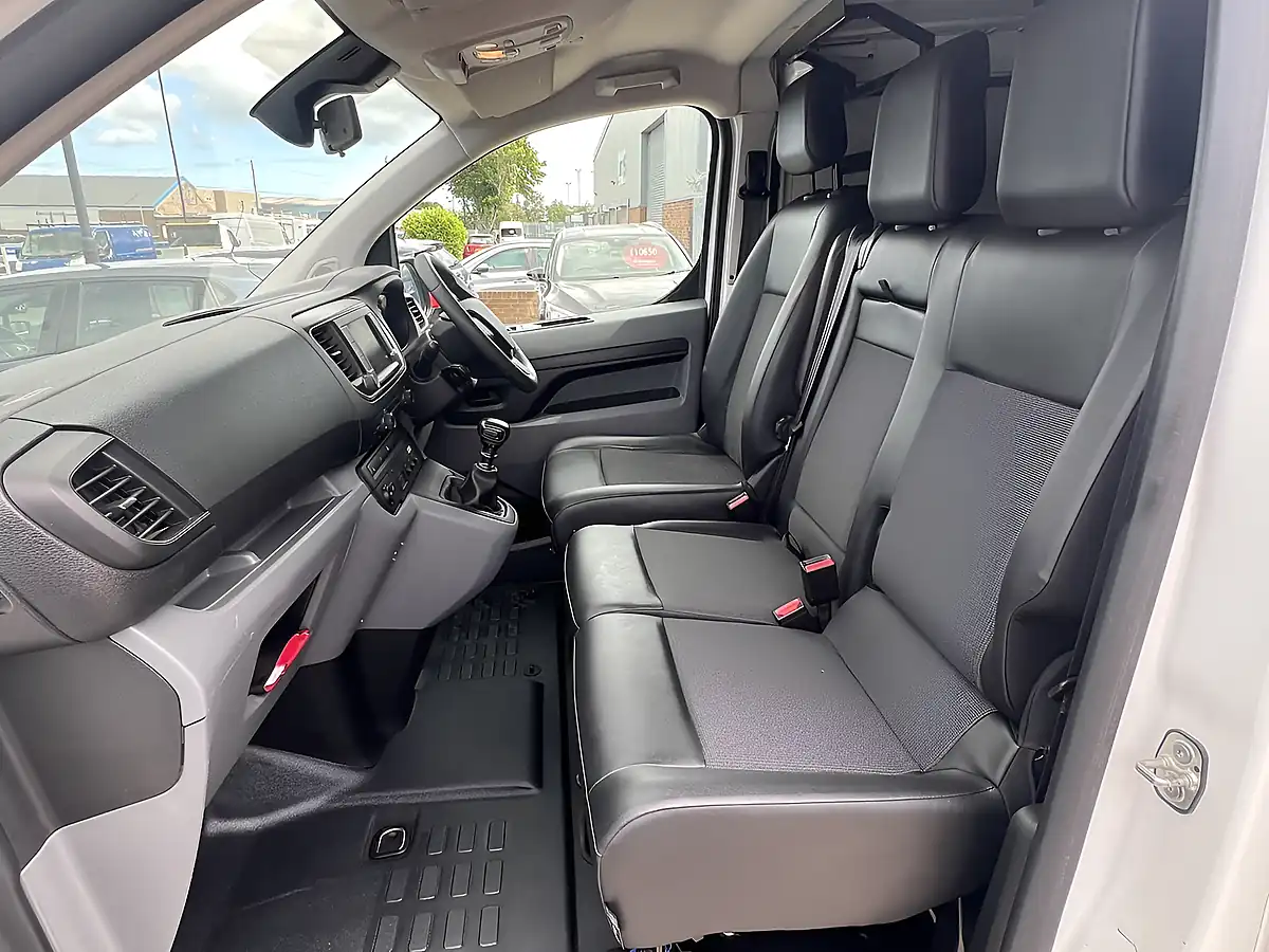 Used 2021 Citroen Dispatch Enterprise Xs White - Interior and Exterior details 3