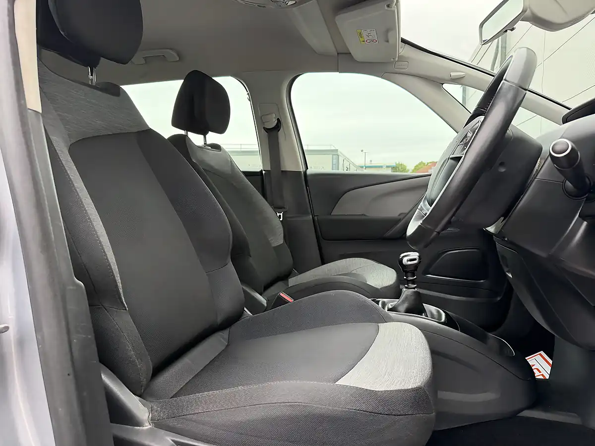 Used 2021 Citroen Grand C4 Spacetourer Live Grey - Interior and Exterior details 15