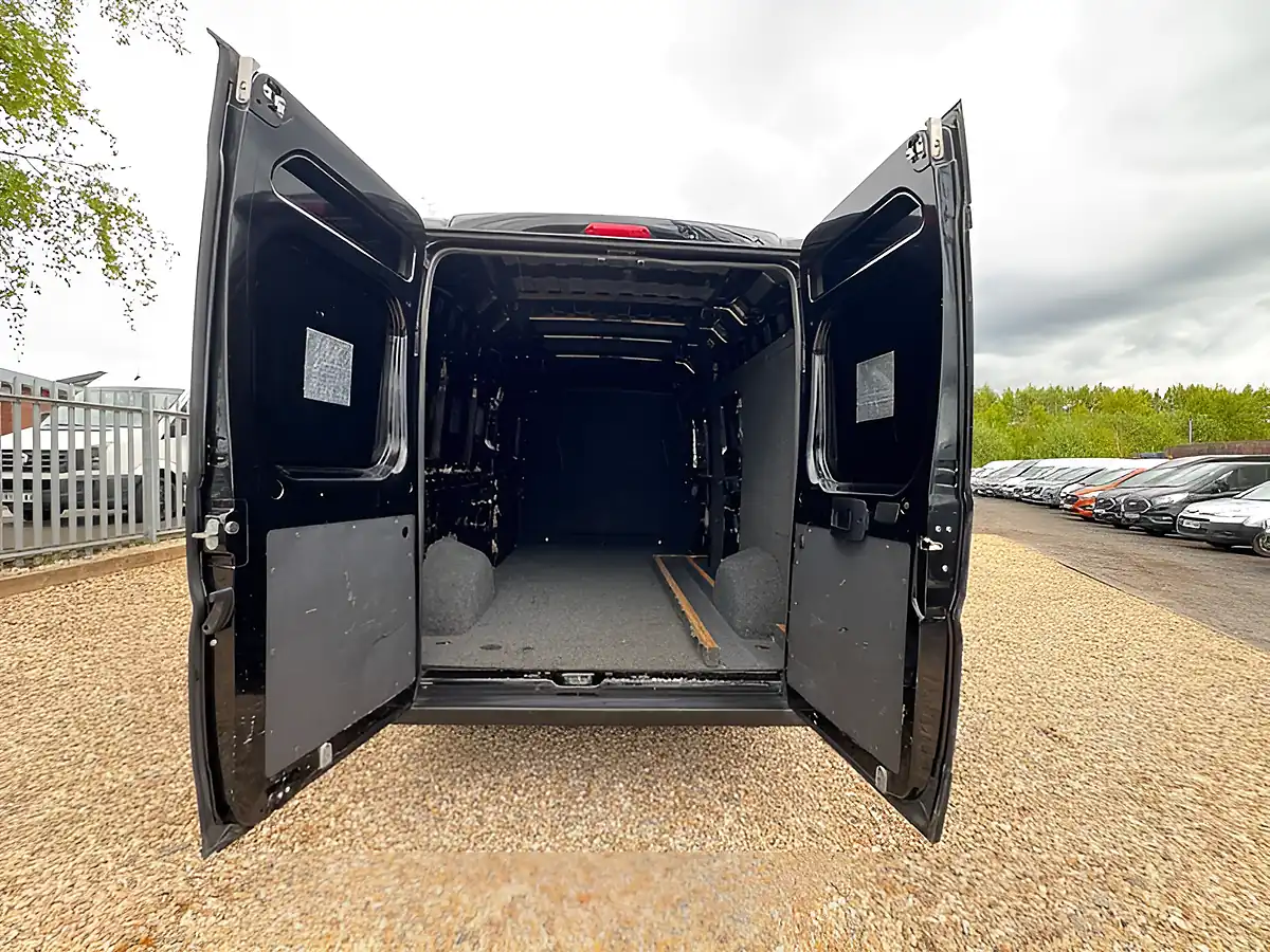 Used 2021 Citroen Relay Enterprise Black - Interior and Exterior details 5