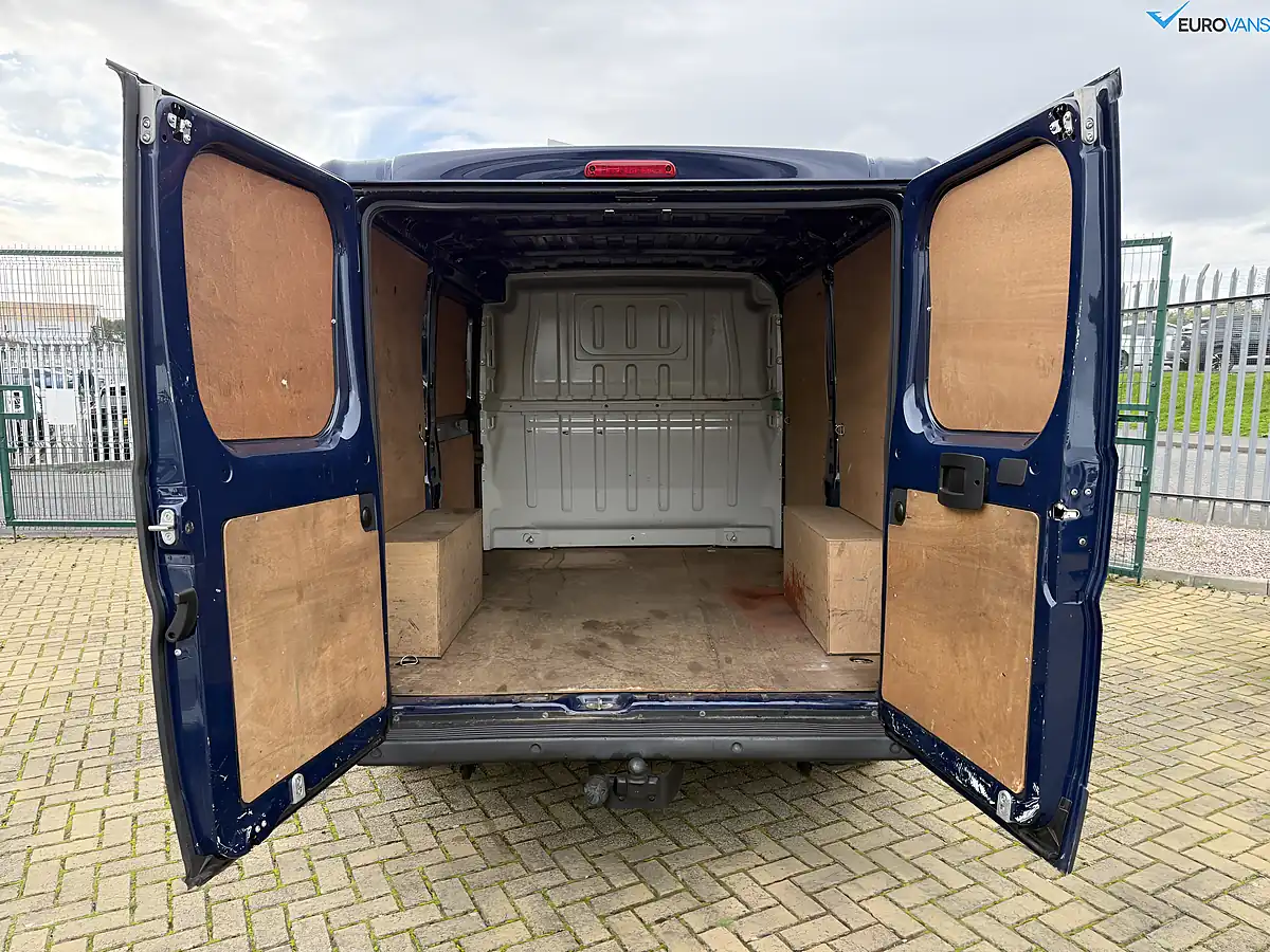 Used 2021 Citroen Relay Enterprise Blue - Interior and Exterior details 6