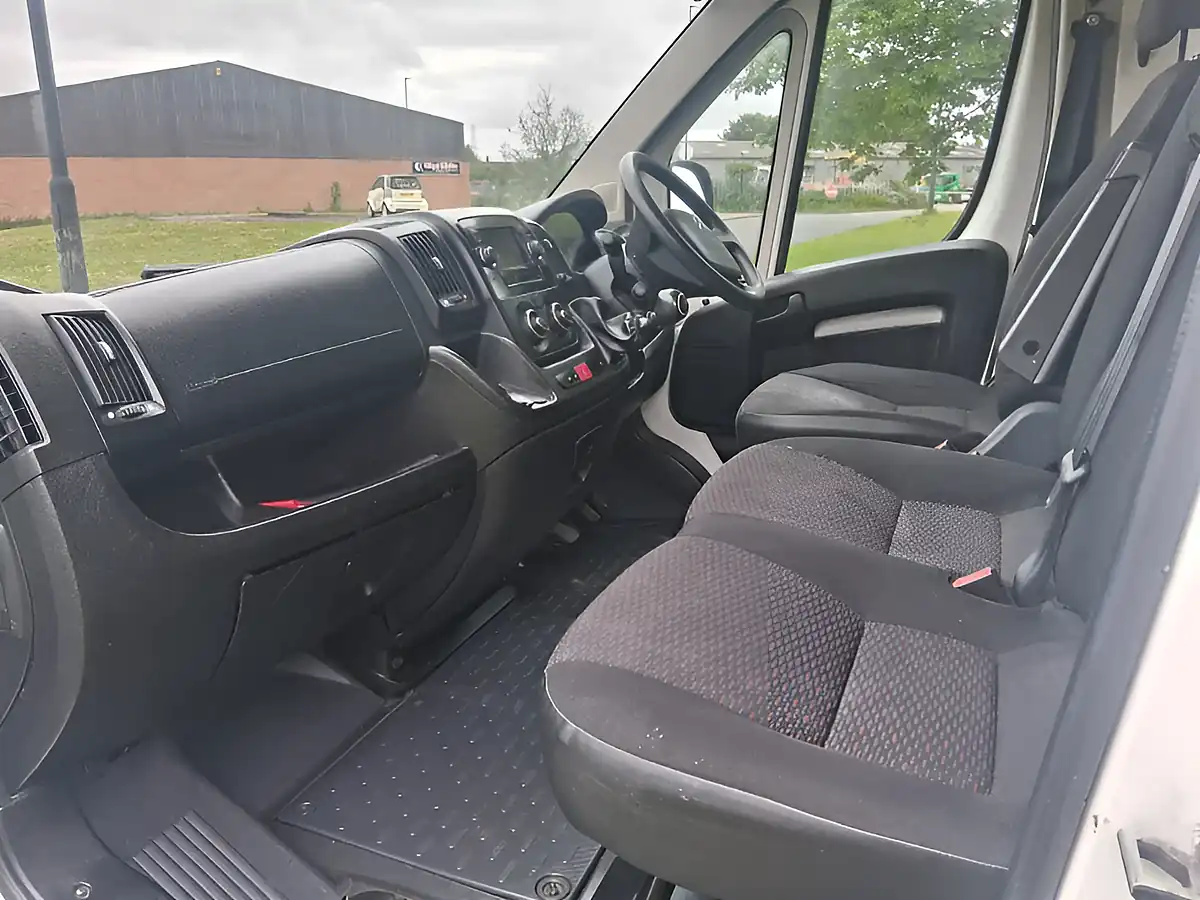 Used 2021 Citroen Relay Enterprise White - Interior and Exterior details 11