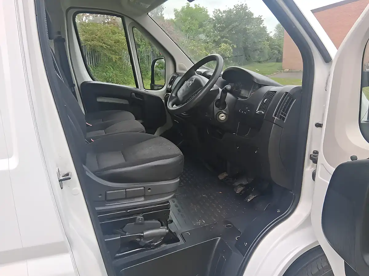 Used 2021 Citroen Relay Enterprise White - Interior and Exterior details 12