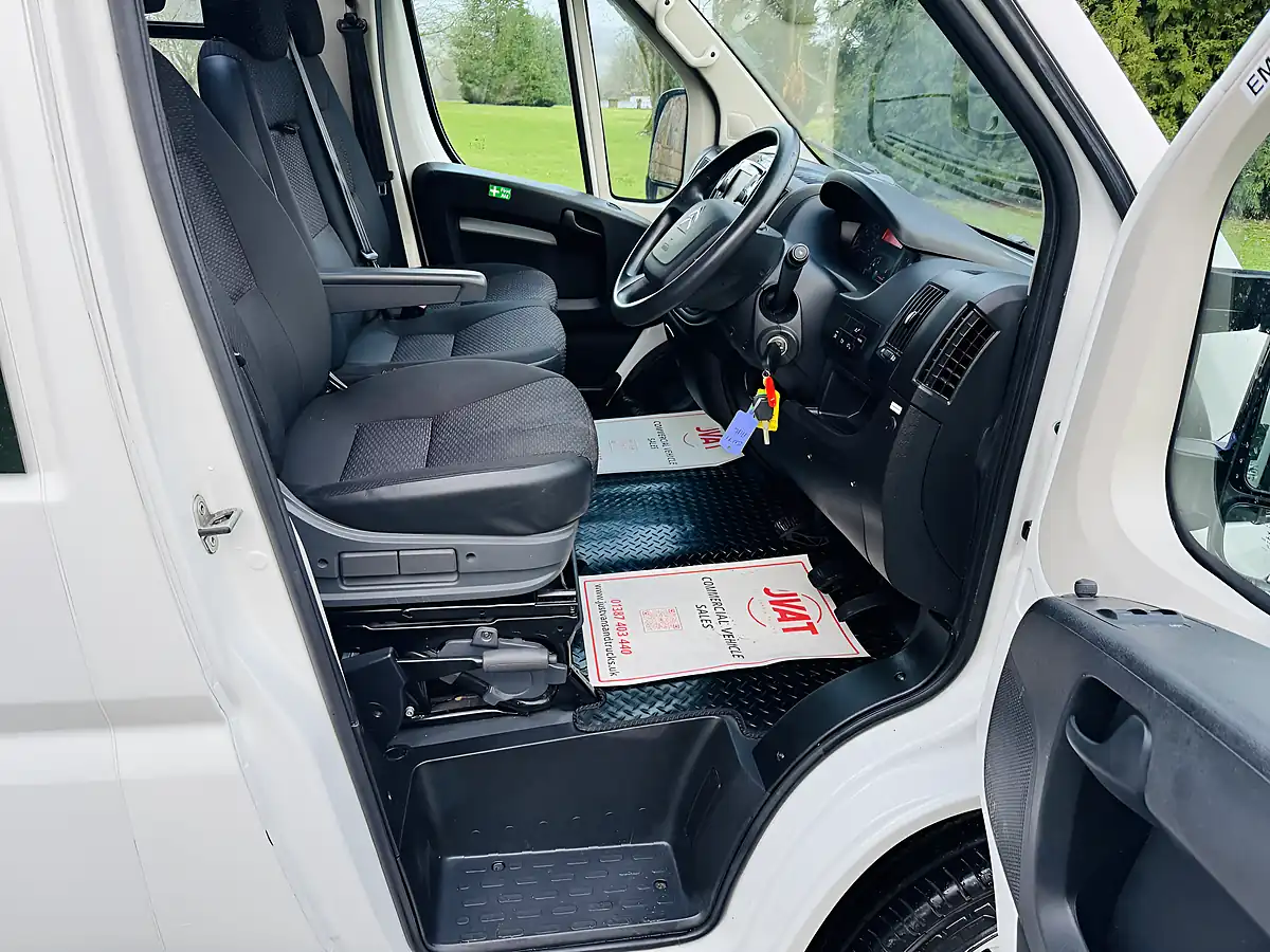 Used 2021 Citroen Relay Enterprise White - Interior and Exterior details 7