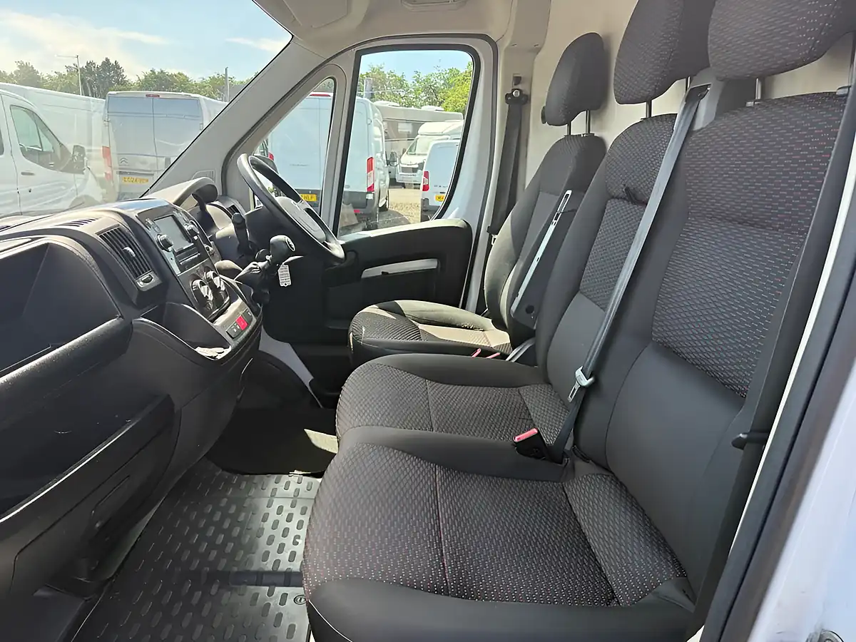 Used 2021 Citroen Relay Enterprise White - Interior and Exterior details 10
