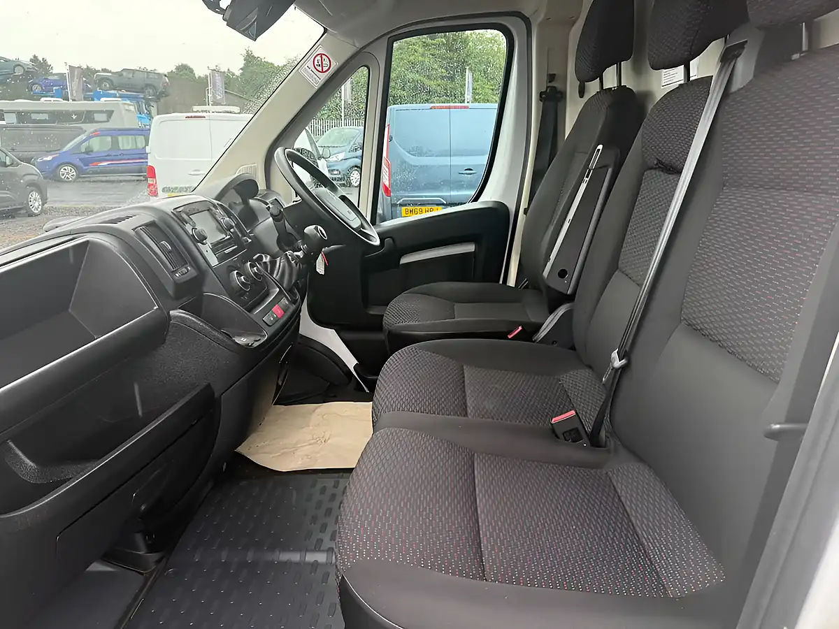 Used 2021 Citroen Relay Enterprise White - Interior and Exterior details 10