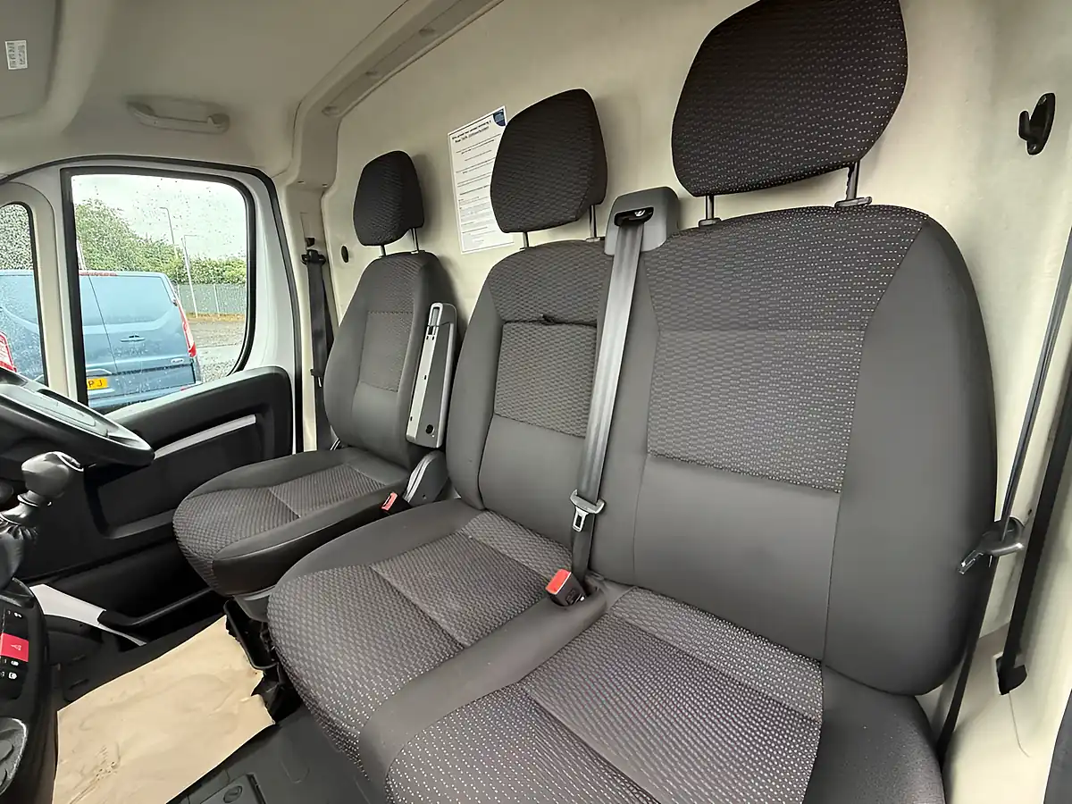 Used 2021 Citroen Relay Enterprise White - Interior and Exterior details 11
