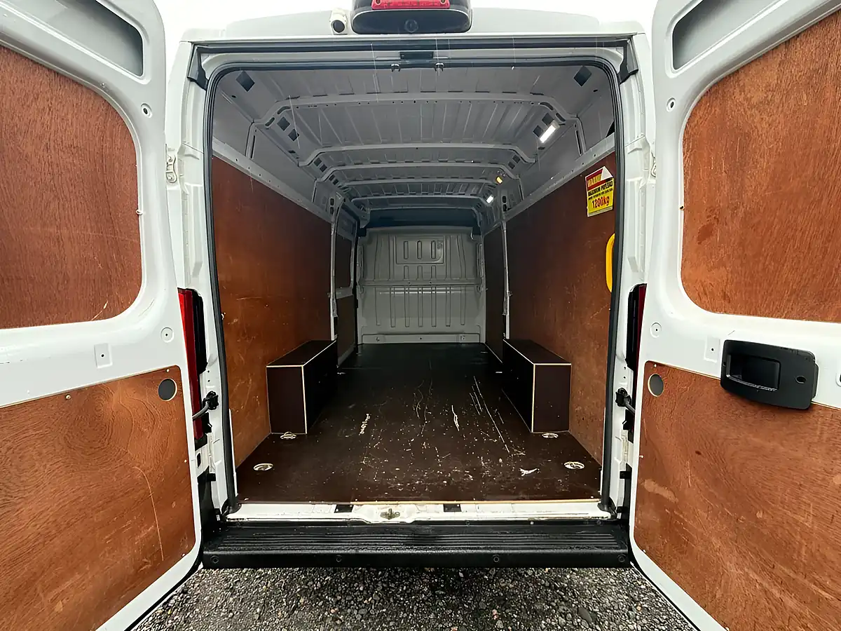 Used 2021 Citroen Relay Enterprise White - Interior and Exterior details 13