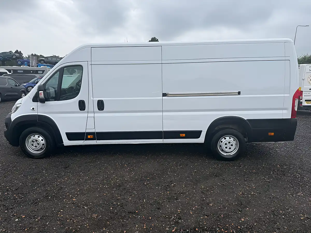 Used 2021 Citroen Relay Enterprise White - Interior and Exterior details 4