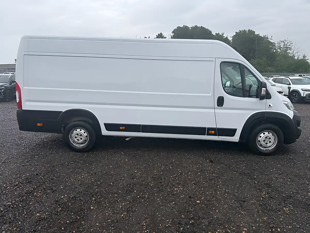 Used 2021 Citroen Relay Enterprise White - Interior and Exterior details 8