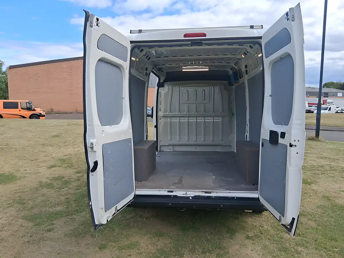 Used 2021 Citroen Relay Enterprise White - Interior and Exterior details 10