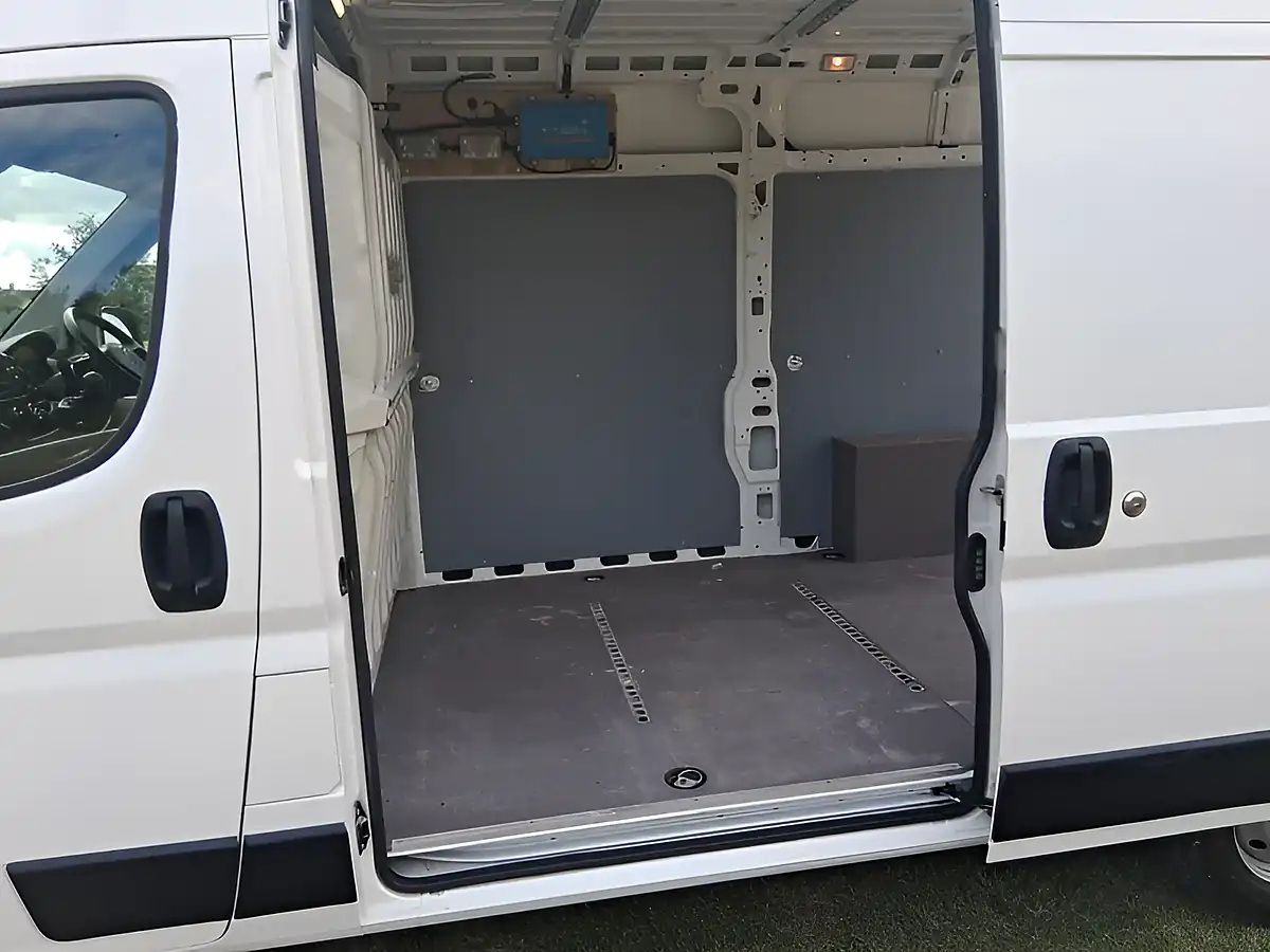 Used 2021 Citroen Relay Enterprise White - Interior and Exterior details 9
