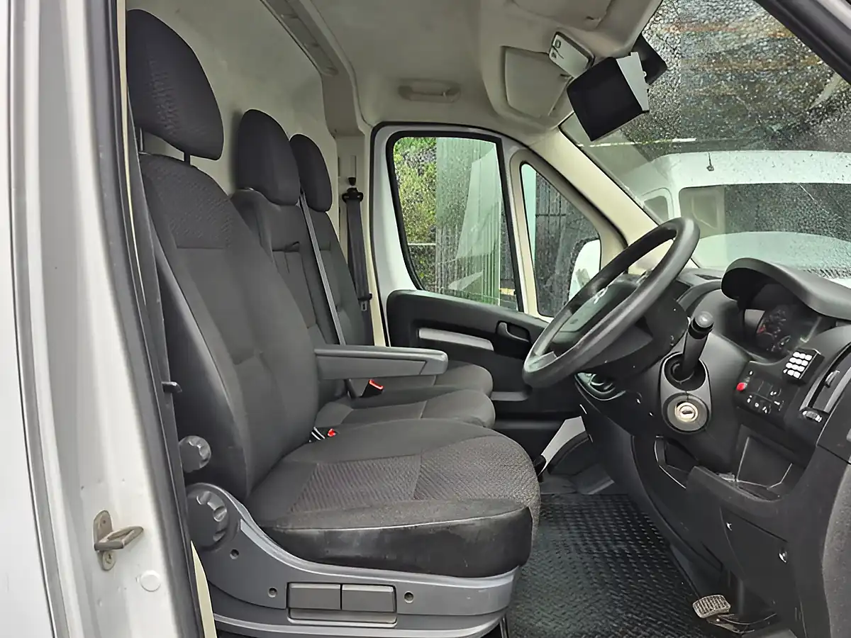 Used 2021 Citroen Relay Enterprise White - Interior and Exterior details 11