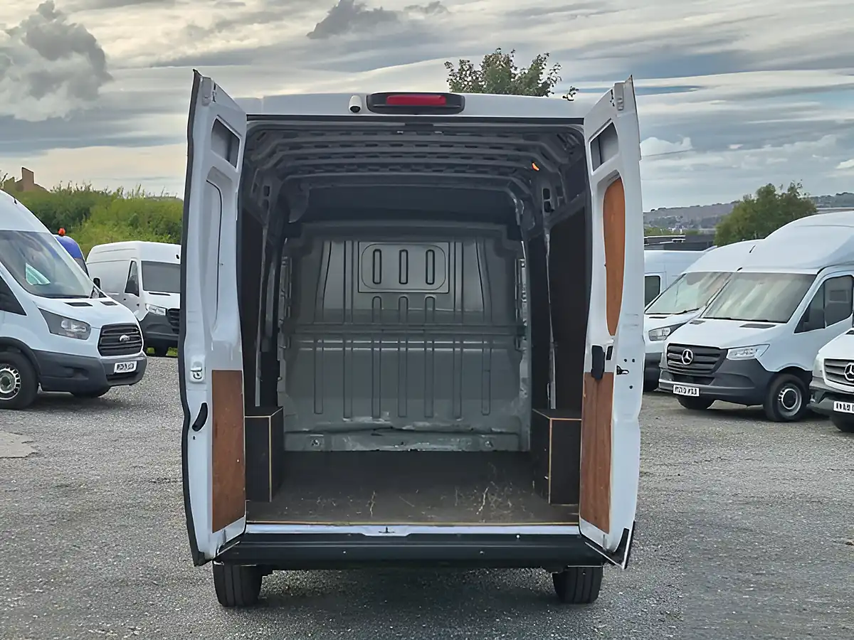 Used 2021 Citroen Relay Enterprise White - Interior and Exterior details 9