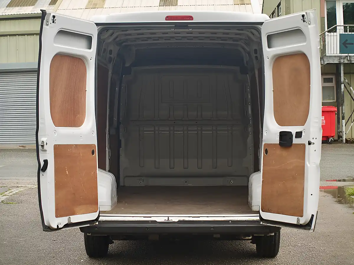 Used 2021 Citroen Relay Enterprise White - Interior and Exterior details 12