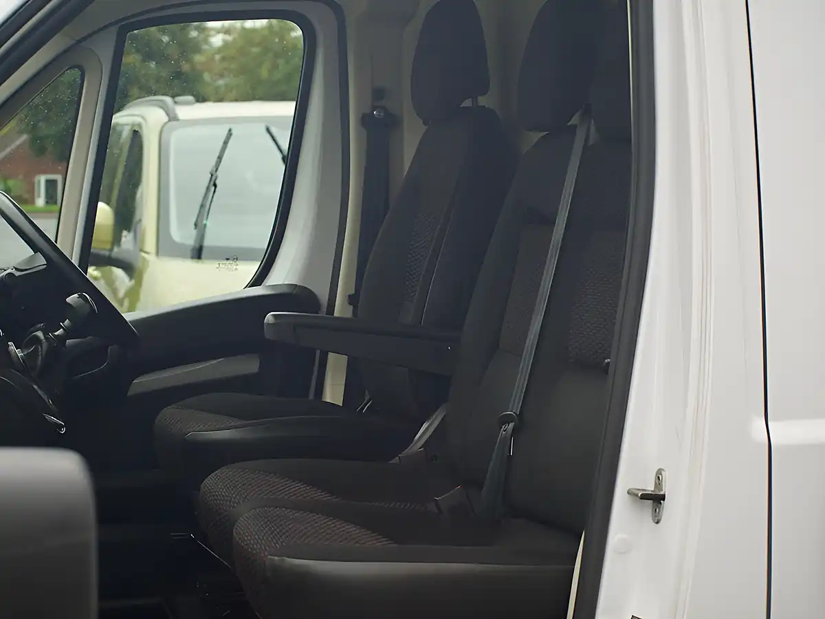 Used 2021 Citroen Relay Enterprise White - Interior and Exterior details 13