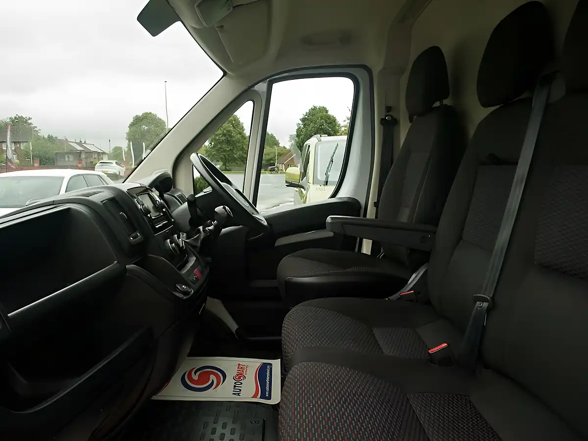 Used 2021 Citroen Relay Enterprise White - Interior and Exterior details 14
