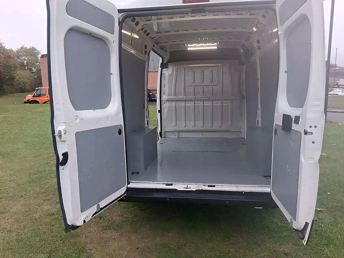 Used 2021 Citroen Relay Enterprise White - Interior and Exterior details 10