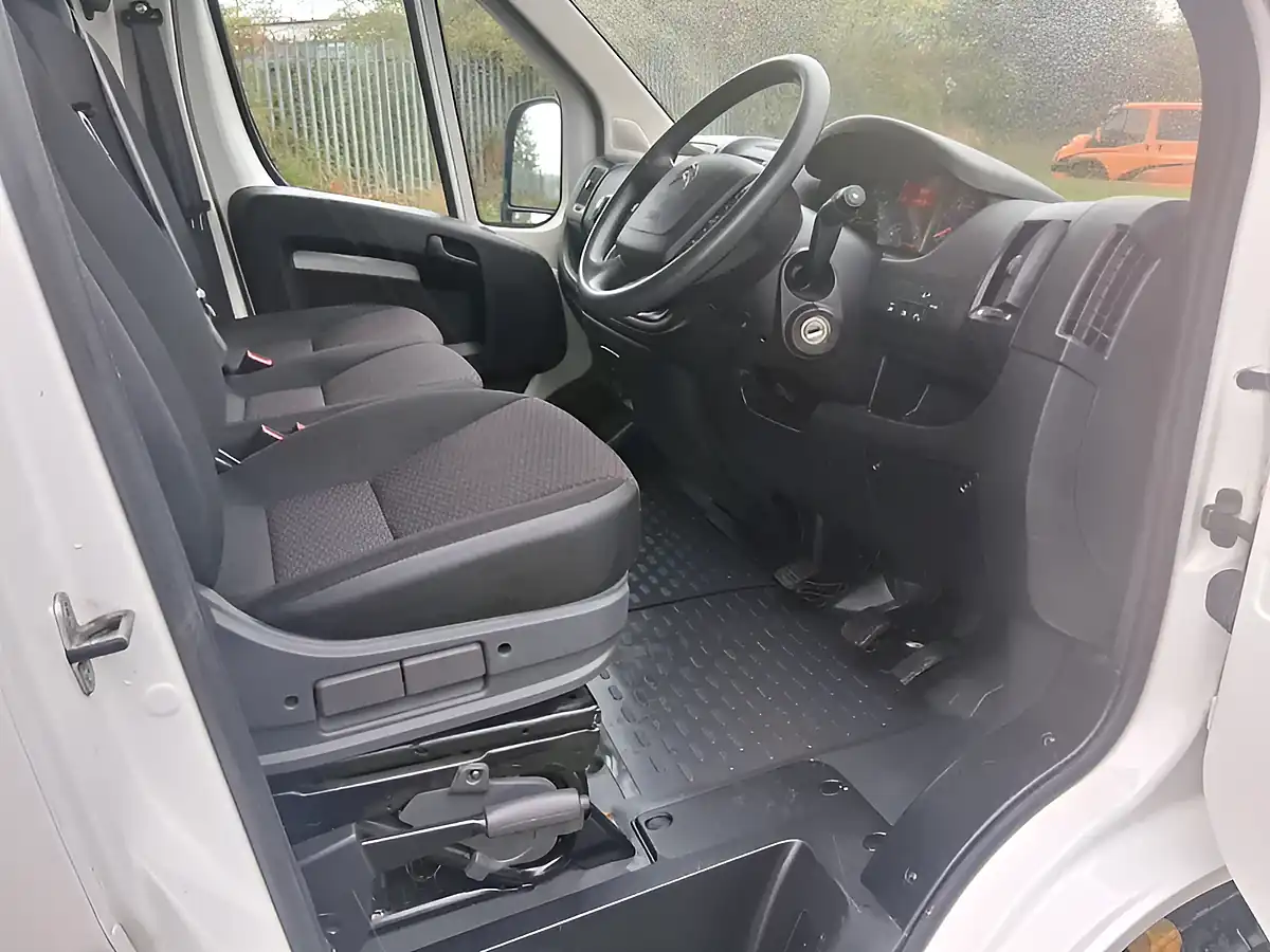Used 2021 Citroen Relay Enterprise White - Interior and Exterior details 11